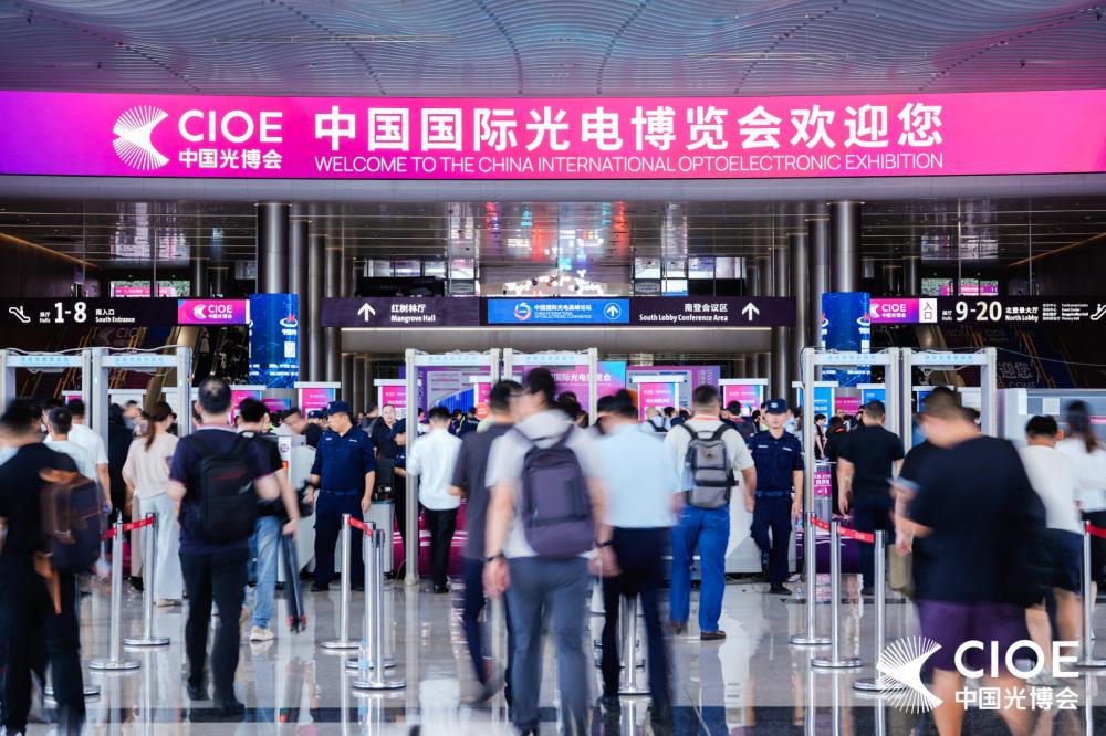 OCS技术引爆CIOE,成AI算力互联新引擎